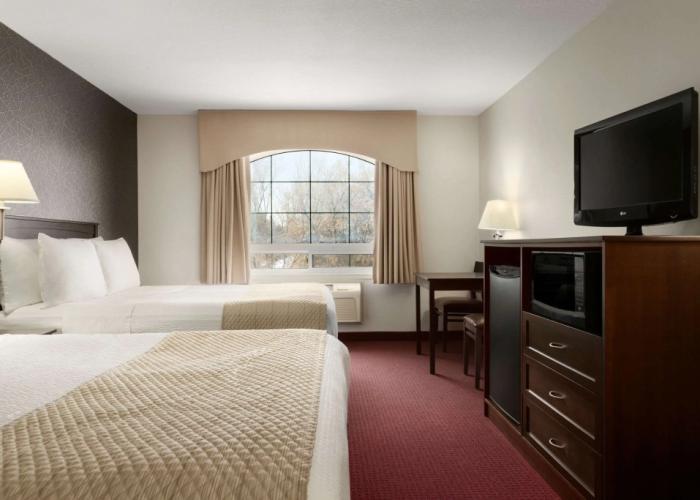 Days Inn & Suites by Wyndham Brandon