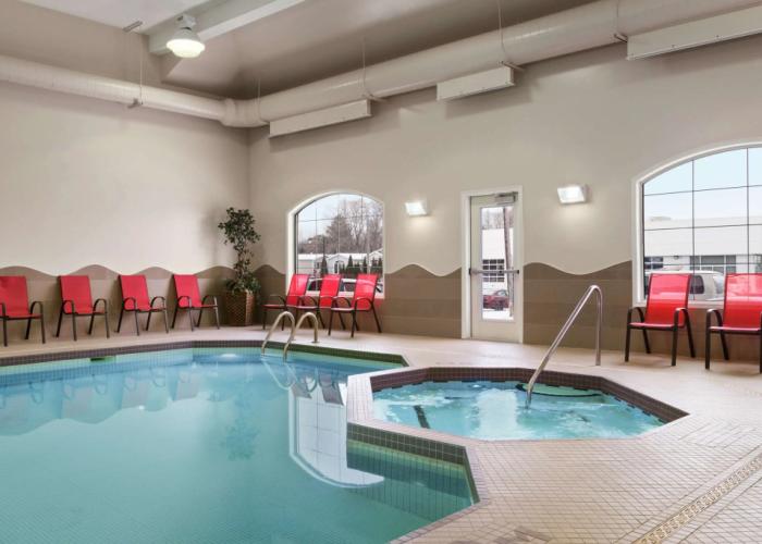 Days Inn & Suites by Wyndham Brandon