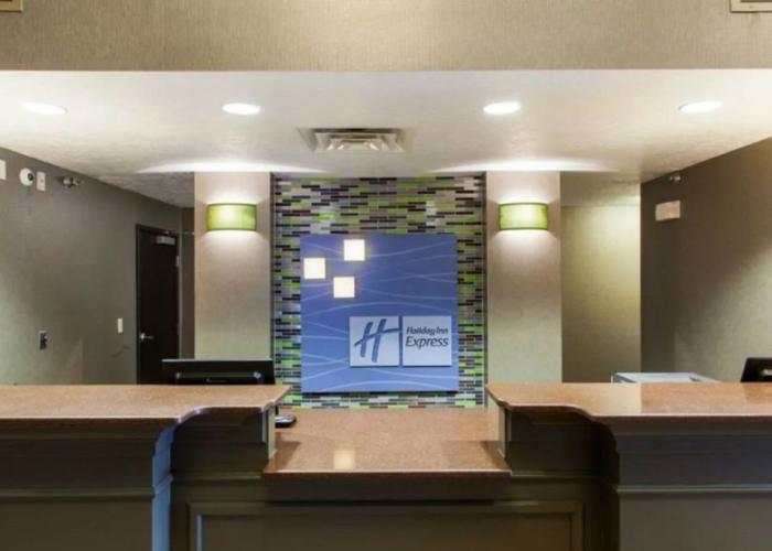 Holiday Inn Express & Suites Brandon by IHG