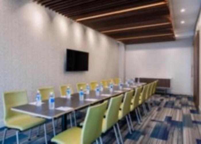 Holiday Inn Express & Suites Brandon by IHG