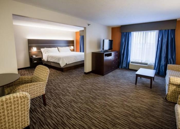 Holiday Inn Express & Suites Brandon by IHG