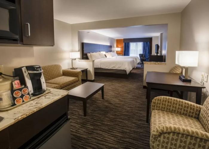 Holiday Inn Express & Suites Brandon by IHG