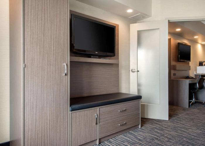 Clarion Hotel & Suites
