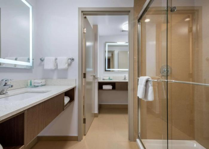 Clarion Hotel & Suites