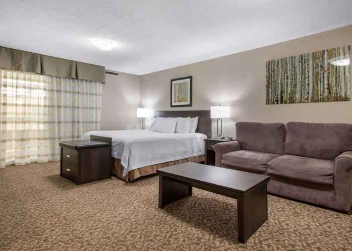 Clarion Hotel & Suites