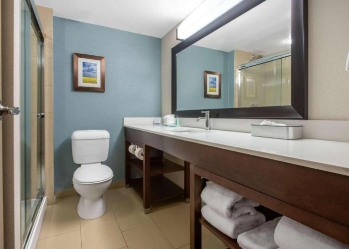 Clarion Hotel & Suites