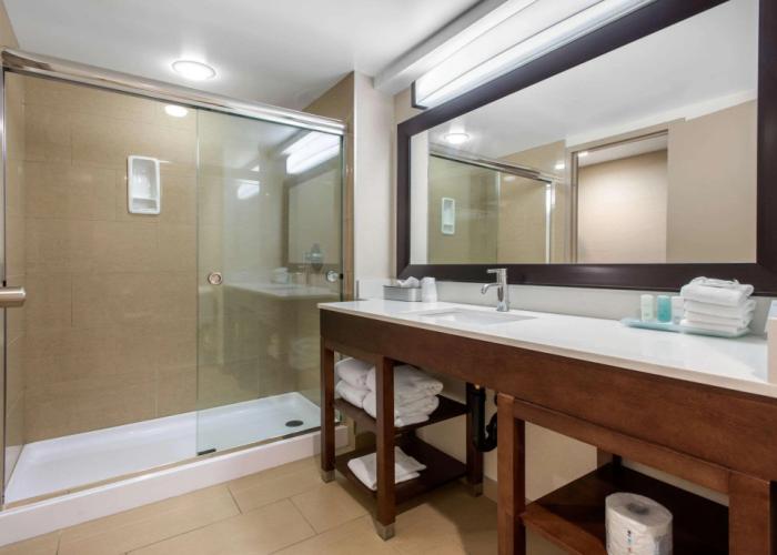 Clarion Hotel & Suites
