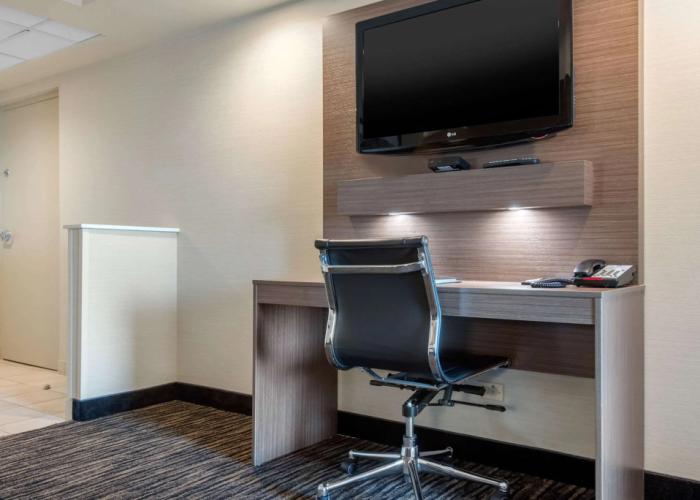 Clarion Hotel & Suites