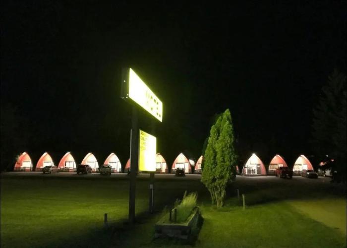 The little chalet motel