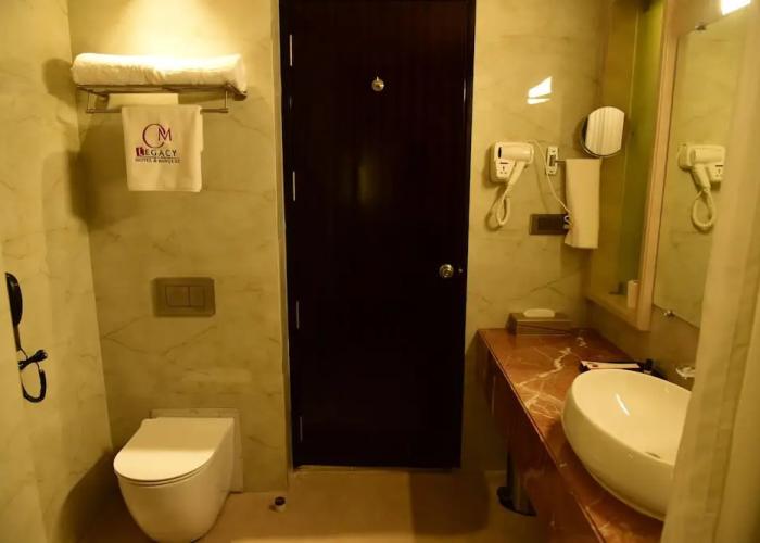 Om Clarks Inn Raebareli