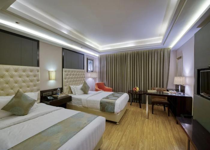 Om Clarks Inn Raebareli