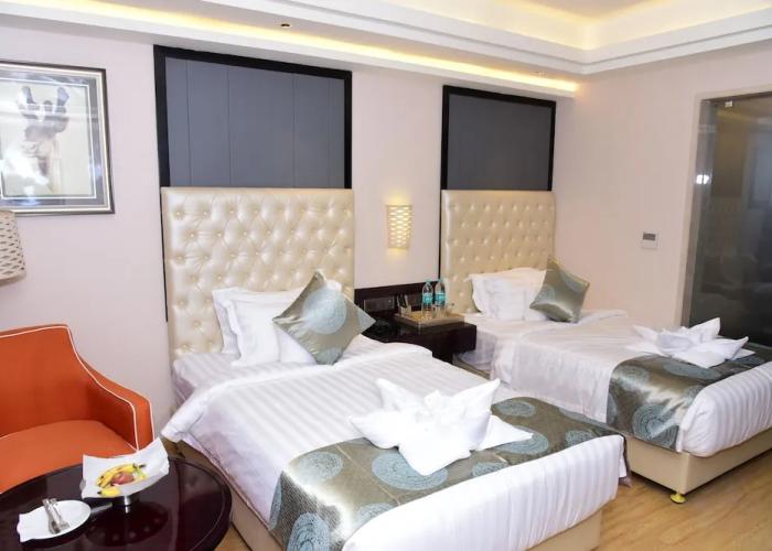 Om Clarks Inn Raebareli