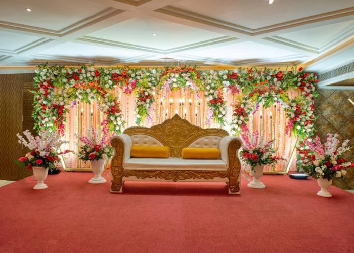 Om Clarks Inn Raebareli