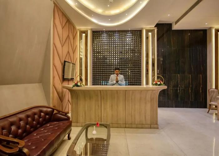 Om Clarks Inn Raebareli