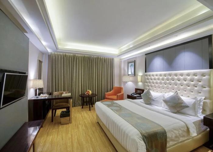 Om Clarks Inn Raebareli