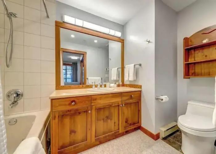 Creekside 2 Bedroom With Incredible Mountain Views