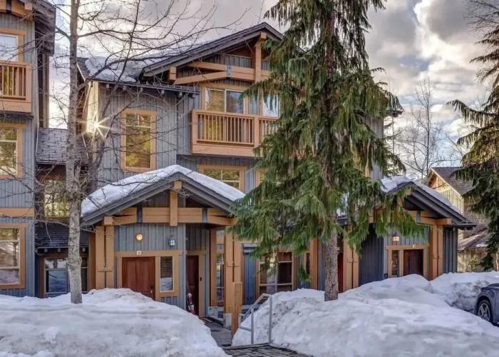 Creekside 2 Bedroom With Incredible Mountain Views