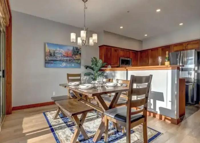 Creekside 2 Bedroom With Incredible Mountain Views