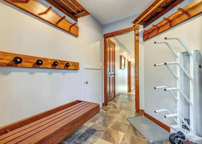 Creekside 2 Bedroom With Incredible Mountain Views