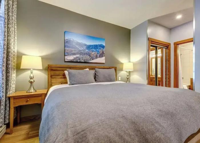 Creekside 2 Bedroom With Incredible Mountain Views