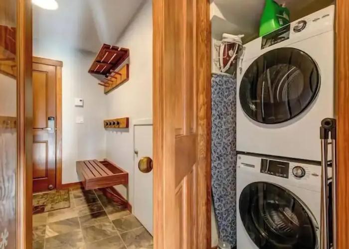 Creekside 2 Bedroom With Incredible Mountain Views