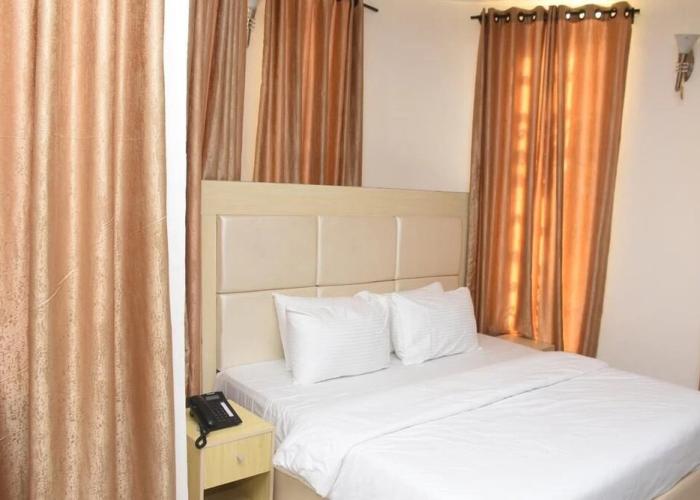Carlisle Hotel
