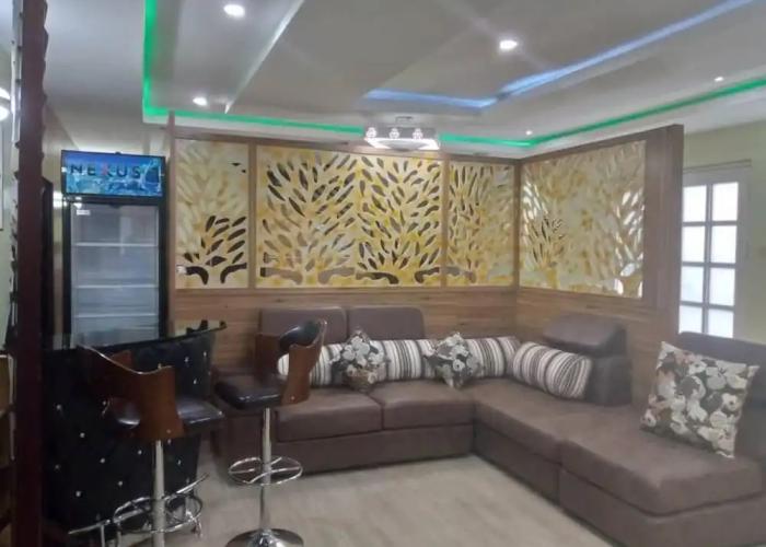Vic & J Lounge and Hotel