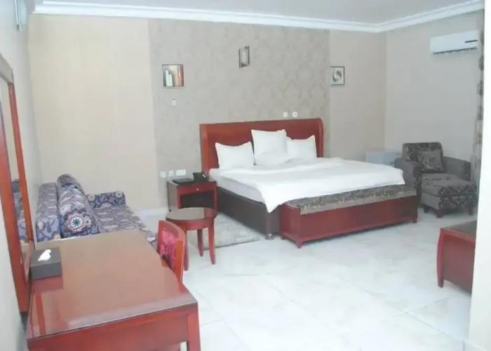 Hotel Valerie Suites