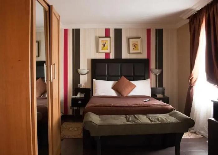 Hotel Valerie Suites