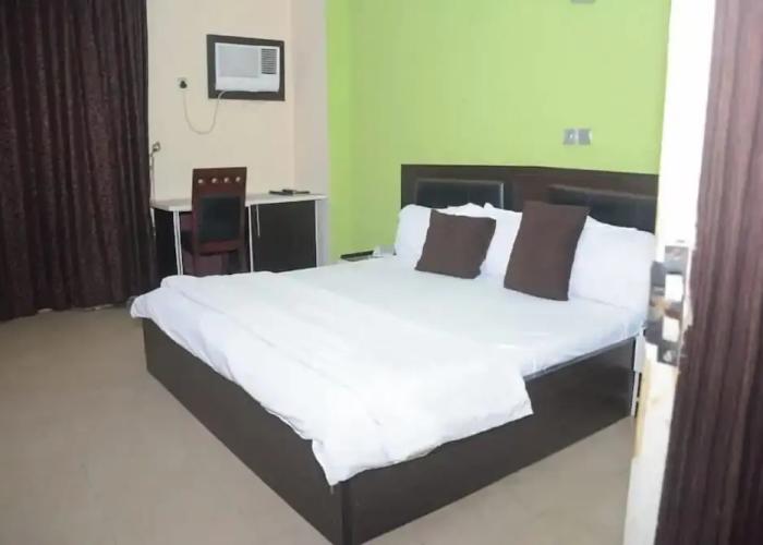 Kim Royal Hotel and Suites