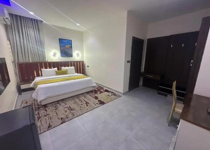 Kim Royal Hotel and Suites
