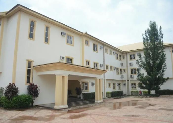 Kim Royal Hotel and Suites