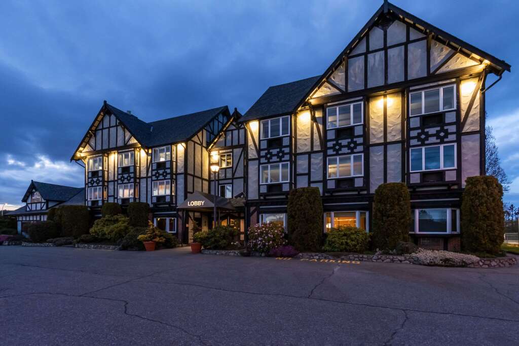 Quality Inn Waddling Dog