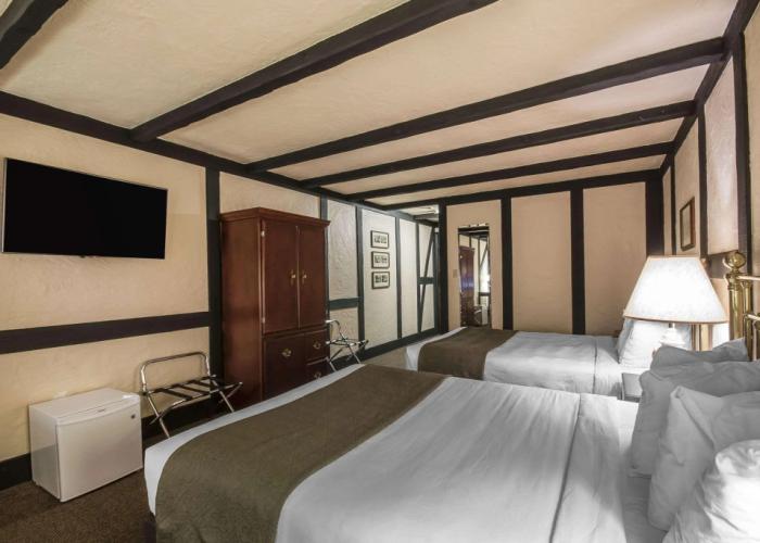 Quality Inn Waddling Dog