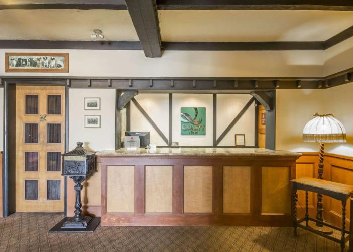 Quality Inn Waddling Dog