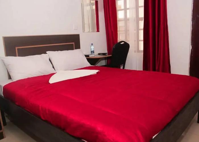 Dover Hotel Bondo