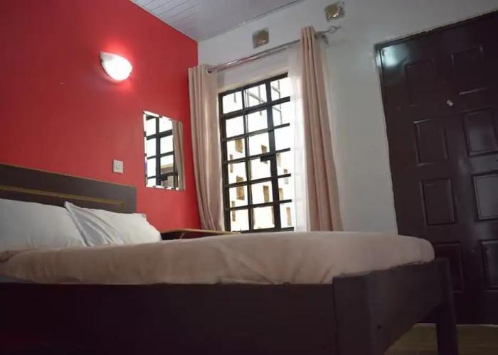 Dover Hotel Bondo