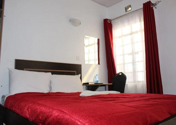 Dover Hotel Bondo