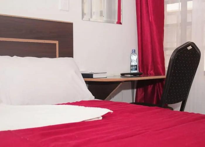 Dover Hotel Bondo