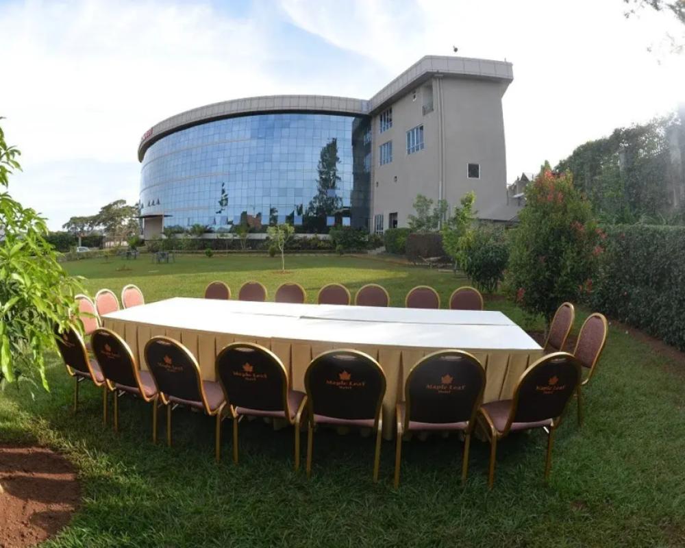фото Maple Leaf Hotel