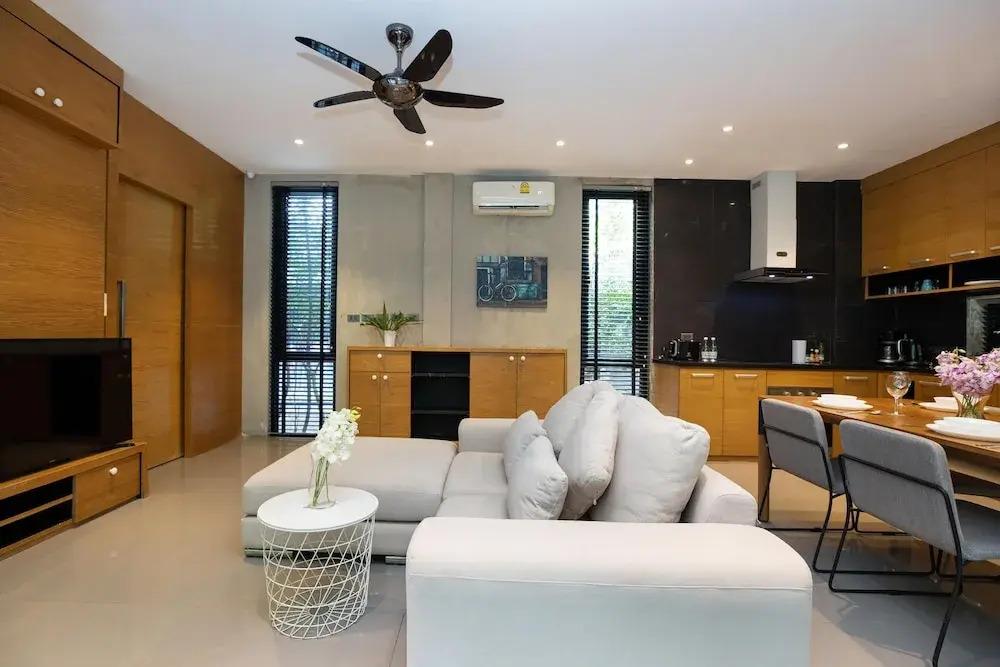 Spacious Pavilion P07 in Natural Park