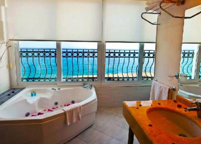 Ada Beach Hotel