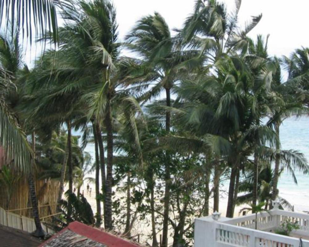 Sunset Cove Beach & Dive Resort