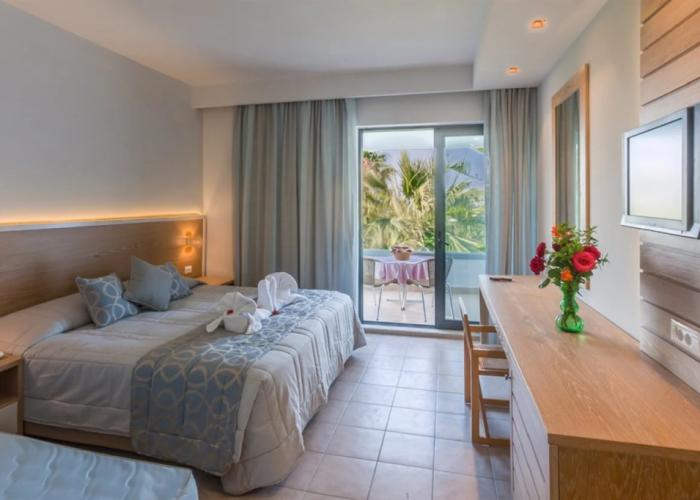 Tigaki Beach Hotel