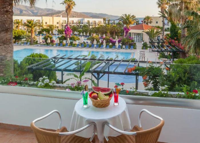 Tigaki Beach Hotel