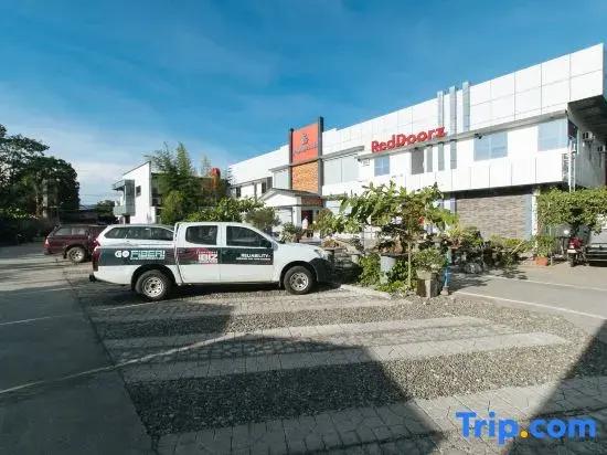 RedDoorz Plus @ Jollydays Hotel Nueva Ecija