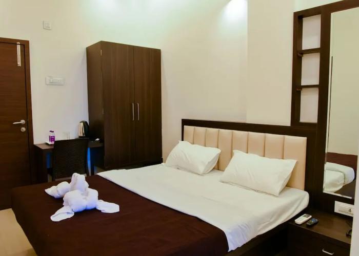 Malvan's Aishwarya Hotel