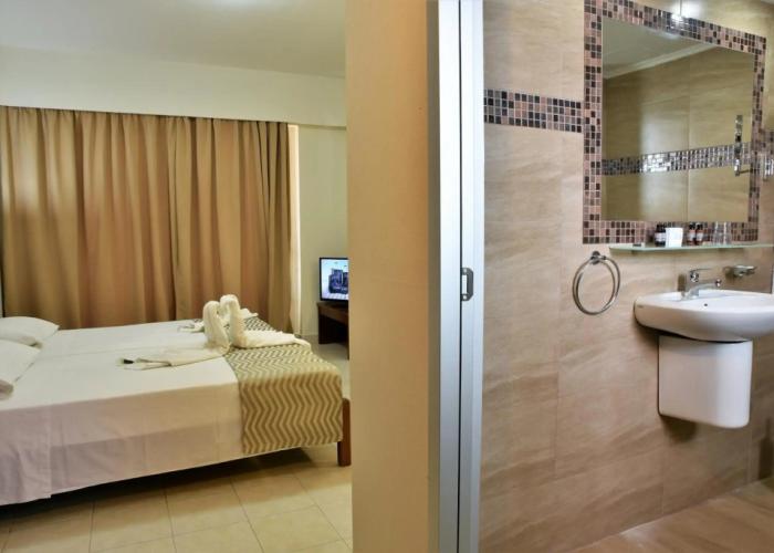 Euroxenia Marathon Hotel