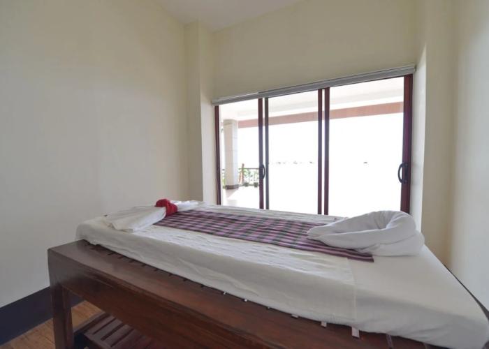 Ngwe Saung Yacht Club & Resort