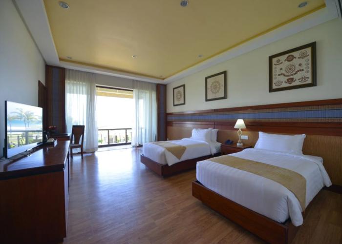 Ngwe Saung Yacht Club & Resort